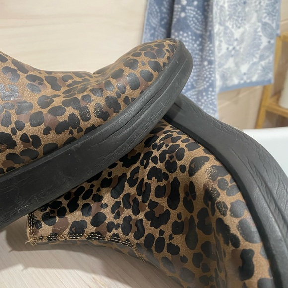 Hey Dude Leopard Print Ankle Boots - Picture 3 of 3
